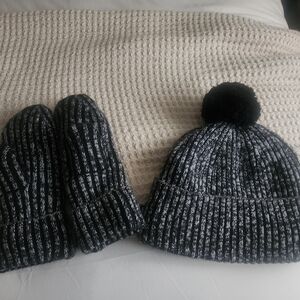 lululemon athletica Black and White Knit Hat and Mittens